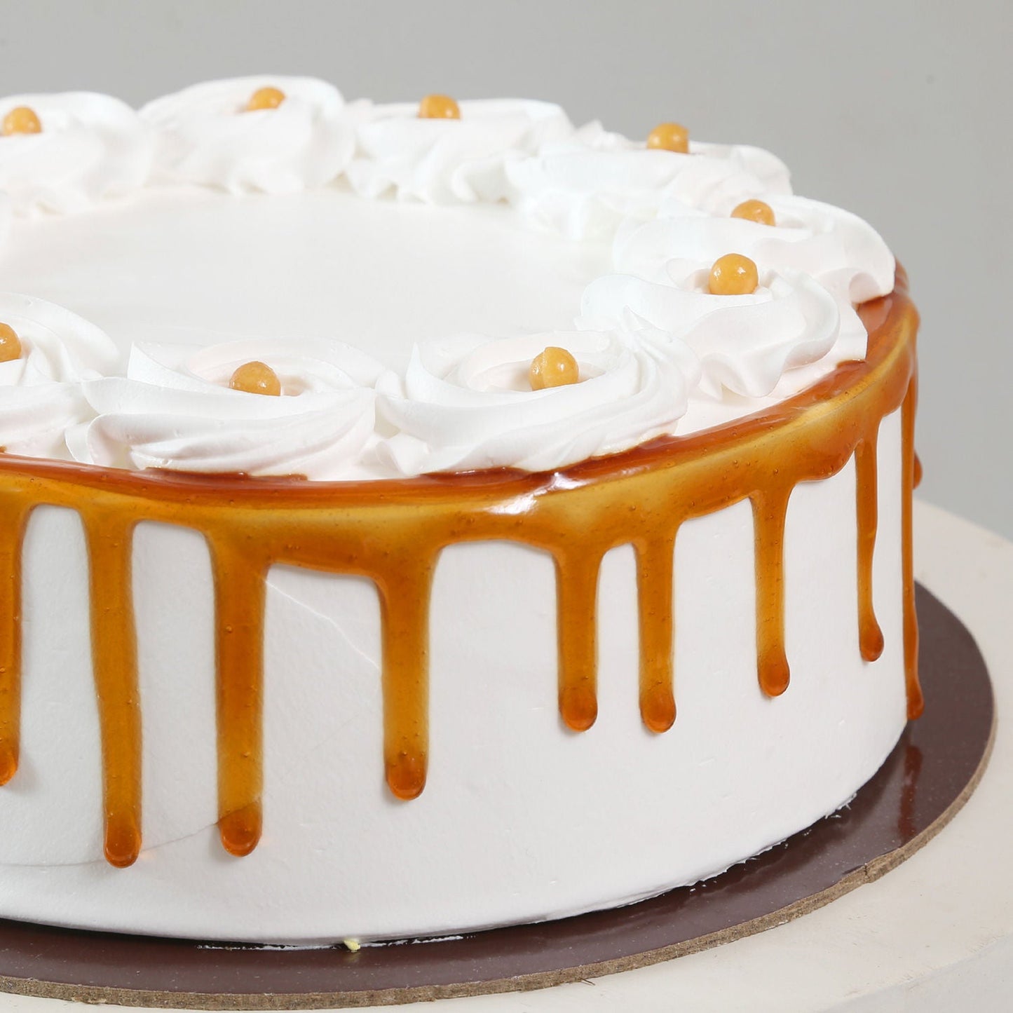 Crunchy Butterscotch Cream Cake