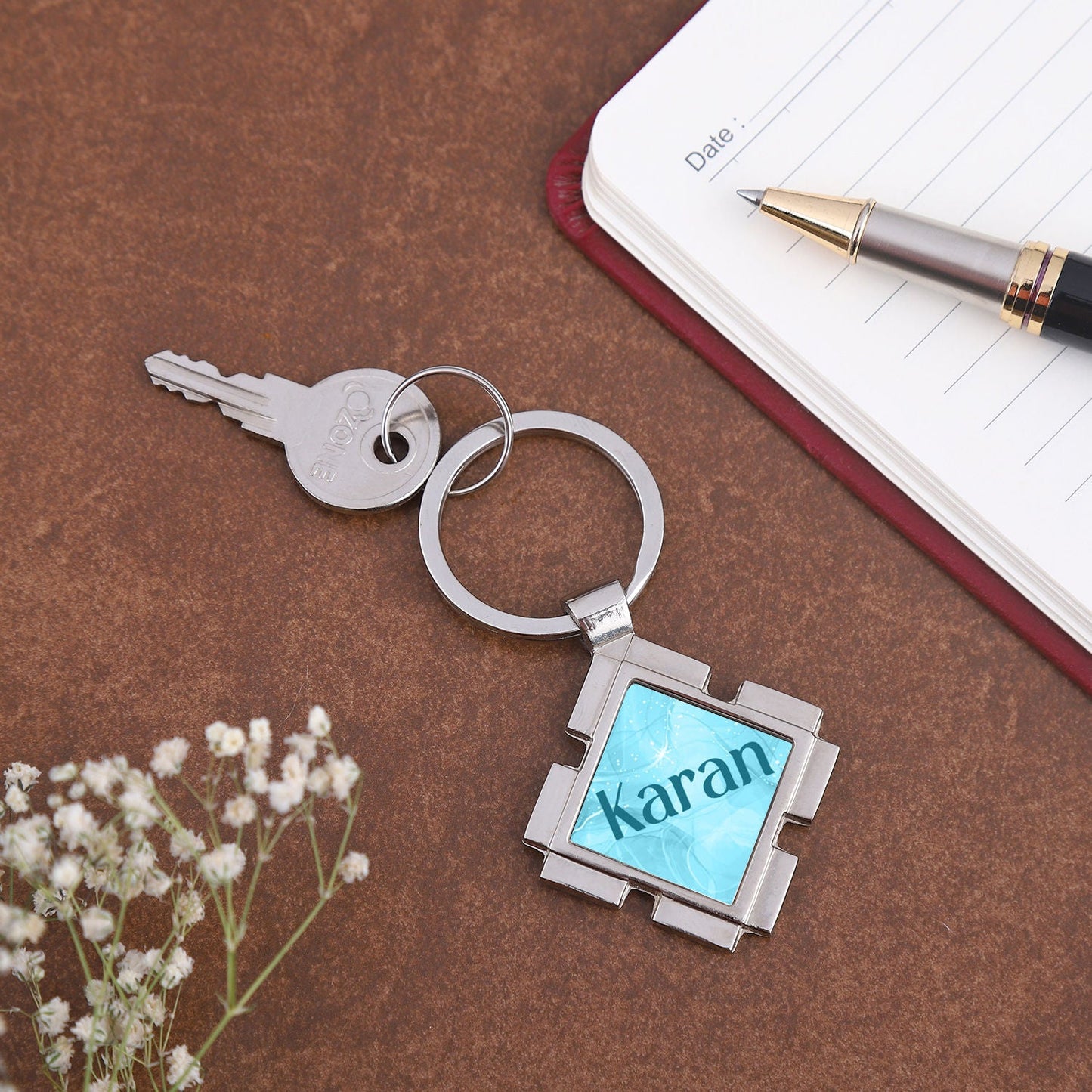 https://cdn.shopify.com/s/files/1/0911/8544/7211/files/name-engraved-keyring_1.jpg