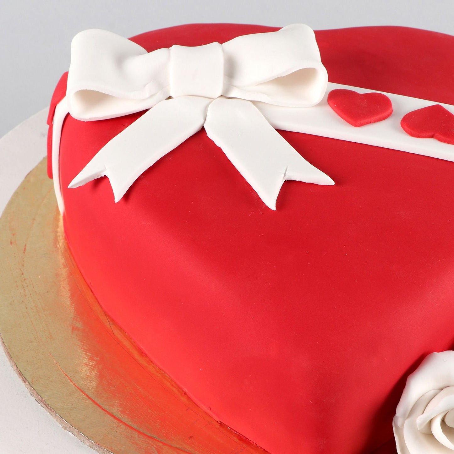 Gift Your Heart Fondant Cake