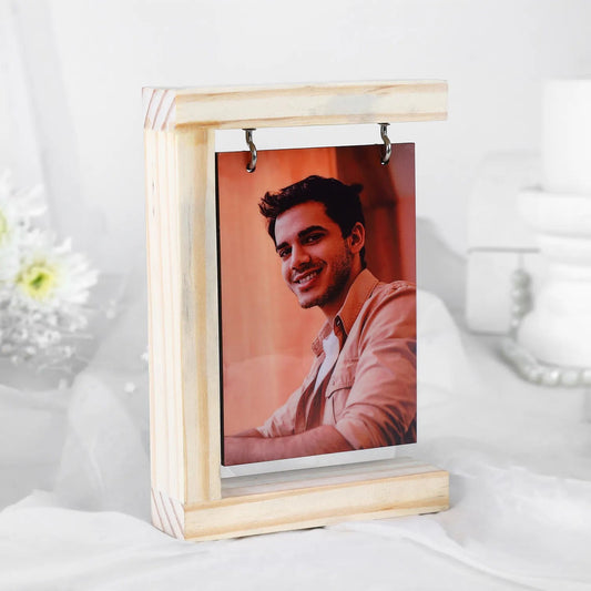 https://cdn.shopify.com/s/files/1/0911/8544/7211/files/personalized-hanging-photo-display_1.jpg